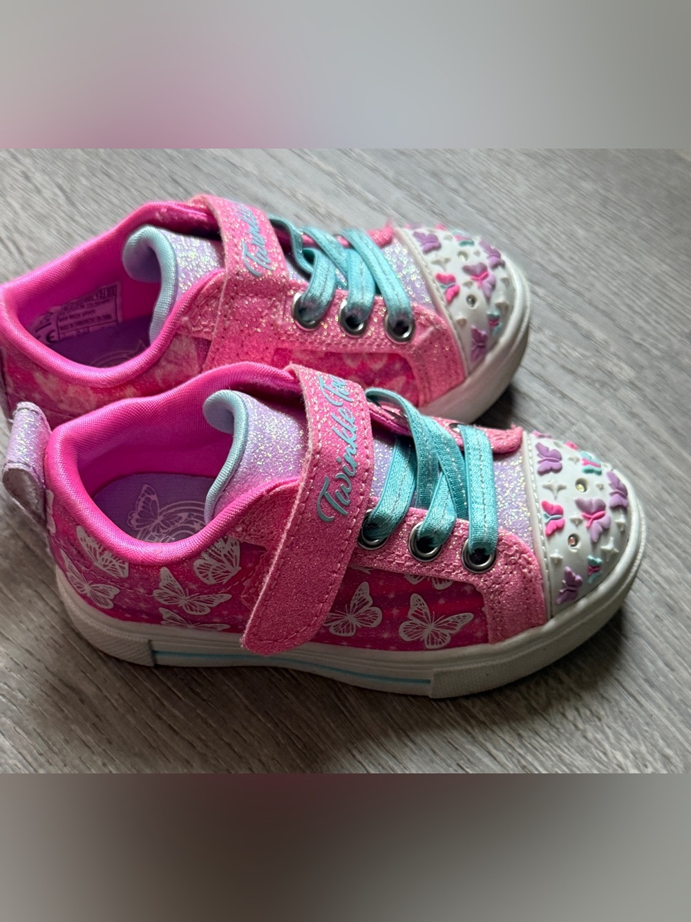Toddler Girls Pink Butterfly Glitter Light-up Sneakers (size 6)